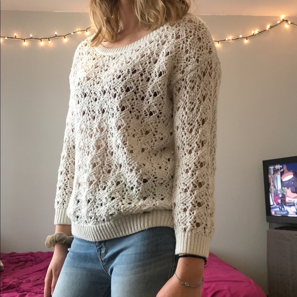White Abercrombie & Fitch sweater